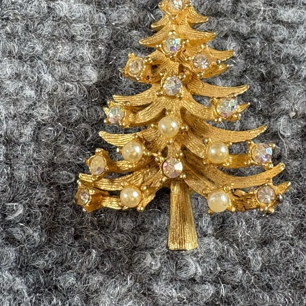 VTG MCM MYLU‎ Christmas Tree Brooch Gold Tone Rhinestone Pearl 2" Holiday Pin - Picture 3 of 10